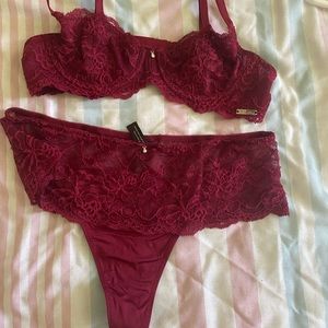 Red lingerie set